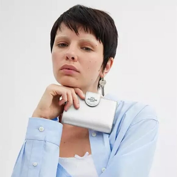 Medium Corner Zip Wallet - Picture 2 of 4